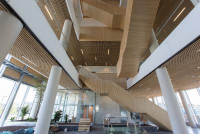 Trappen in het stadskantoor gemeente Venlo